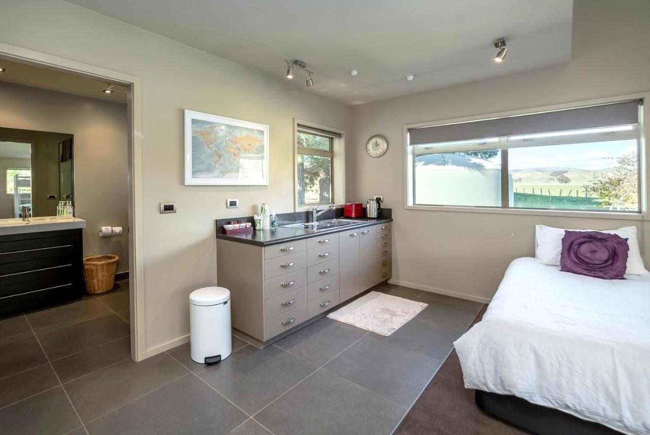 Paradise On Campbell Martinborough Exterior photo